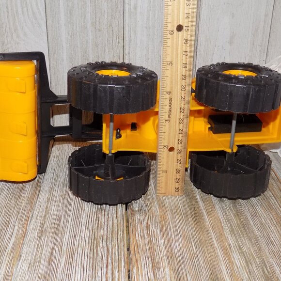 TOY TRACTOR YELLOW PLASTIC * - Picture 9 of 10